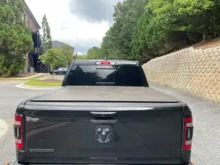 Ram 1500 2019 4x2 Laramie 4p Cab Camioneta de 5.6 ft. SB