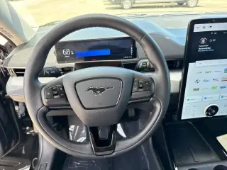 Ford Mustang Mach-E 2023 Select 4dr SUV