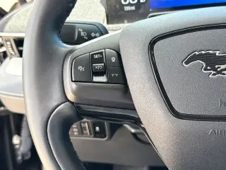 Ford Mustang Mach-E 2023 Select 4dr SUV