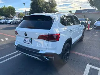 Volkswagen Taos 2024 SE 4p SUV