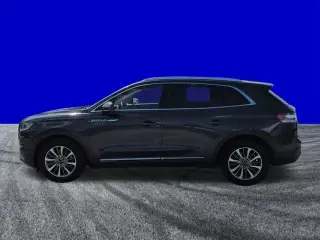 Lincoln Nautilus 2022 Estándar 4p SUV