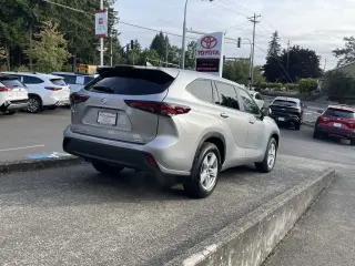 Toyota Highlander 2024 AWD LE 4dr SUV
