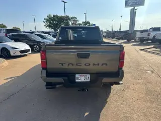 Toyota Tacoma 2024 4x2 TRD Sport 4p Cab doble 5.0 ft SB