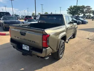 Toyota Tacoma 2024 4x2 TRD Sport 4p Cab doble 5.0 ft SB