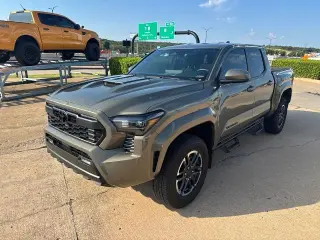 Toyota Tacoma 2024 4x2 TRD Sport 4p Cab doble 5.0 ft SB