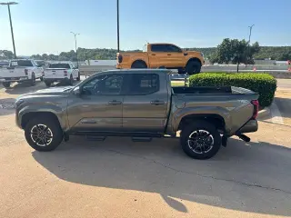 Toyota Tacoma 2024 4x2 TRD Sport 4p Cab doble 5.0 ft SB