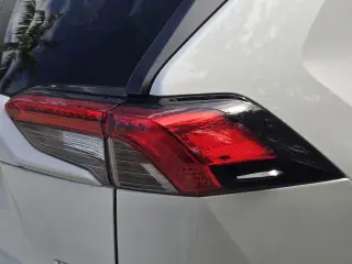 Toyota RAV4 2022 XLE Premium 4p SUV