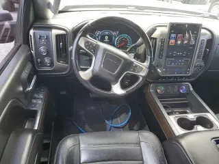 GMC Sierra 2500HD 2017 4x4 Denali 4dr Cabina de Tripulacion SB