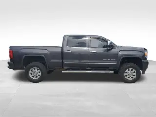 GMC Sierra 2500HD 2015 4x4 Denali 4dr Crew Cab SB