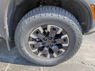 Nissan Frontier 2023 4x4 PRO-4X 4dr Crew Cab 5 ft. SB