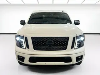 Nissan Titan 2019 4x2 SV 4dr Cabina de Tripulação