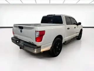Nissan Titan 2019 4x2 SV 4dr Cabina de Tripulação