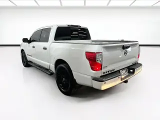 Nissan Titan 2019 4x2 SV 4dr Cabina de Tripulação