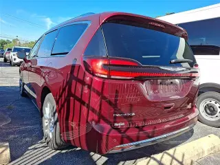 Chrysler Pacifica 2021 Touring L Minivan 4p.