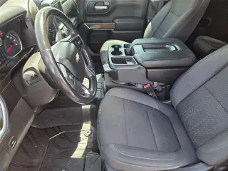 Chevrolet Silverado 1500 2020 4x2 LT cabina doble con 4 puertas, cama de 5.8 pies