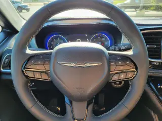 Chrysler Pacifica 2025 Limited 4p Minivan