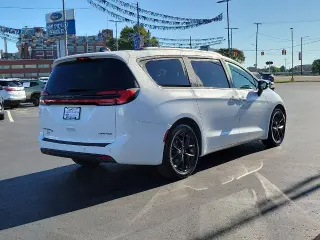 Chrysler Pacifica 2025 Limited 4p Minivan