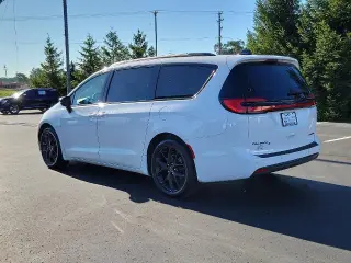 Chrysler Pacifica 2025 Limited 4p Minivan