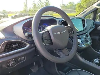 Chrysler Pacifica 2025 Limited 4p Minivan