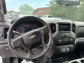 Chevrolet Silverado 1500 2025 4x2 Work Truck 2p Cabina Regular 8 pies LB