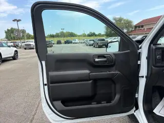 Chevrolet Silverado 1500 2025 4x2 Work Truck 2p Cabina Regular 8 pies LB
