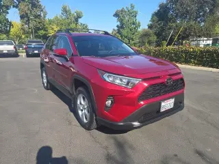 Toyota RAV4 XLE 2021 de 4 puertas SUV