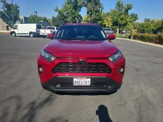 Toyota RAV4 XLE 2021 de 4 puertas SUV