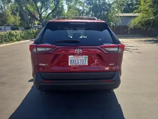 Toyota RAV4 XLE 2021 de 4 puertas SUV