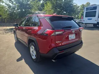 Toyota RAV4 XLE 2021 de 4 puertas SUV