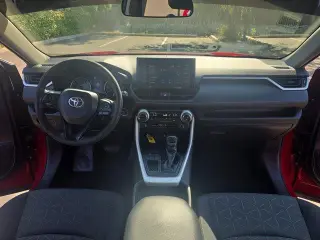 Toyota RAV4 XLE 2021 de 4 puertas SUV