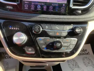 Chrysler Pacifica 2019 Limited Minivan de 4 puertas