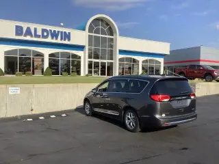 Chrysler Pacifica 2019 Limited Minivan de 4 puertas