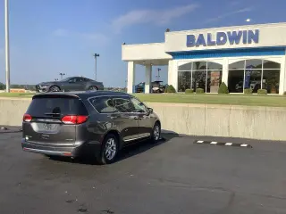 Chrysler Pacifica 2019 Limited Minivan de 4 puertas