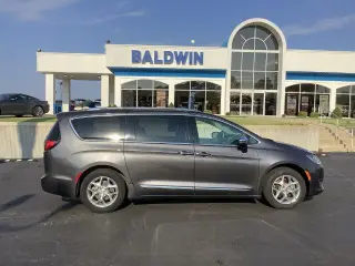 Chrysler Pacifica 2019 Limited Minivan de 4 puertas