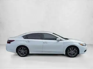 Nissan Altima 2018 2.5 SR 4dr Sedan