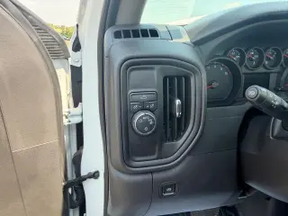 Chevrolet Silverado 1500 2025 4x2 Work Truck 2p Cabina Regular 8 pies LB