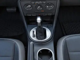 Volkswagen Escarabajo 2015 1.8T Clásico PZEV 2p Coupé 6V