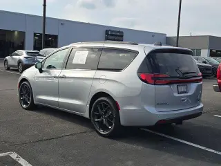 Chrysler Pacifica 2023 AWD Limited 4dr Mini-Van
