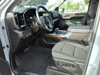 Chevrolet Silverado 1500 2024 4x4 RST 4p. Cabina de Tripulación 5.8 ft. CB