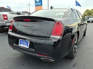 Chrysler 300 2022 S V8 4p Sedan