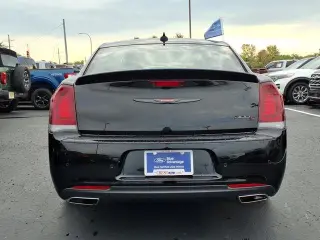 Chrysler 300 2022 S V8 4p Sedan
