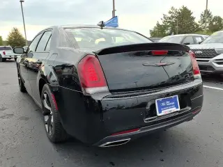 Chrysler 300 2022 S V8 4p Sedan