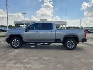 Chevrolet Silverado 2500HD 2024 4x4 Custom 4dr Crew Cab SB
