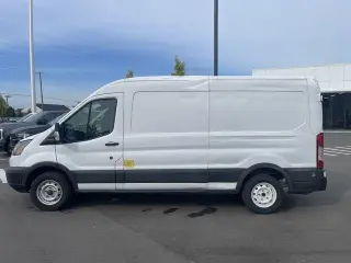 Ford Transit 2019 150 3dr LWB Tech Medium Roof Cargo Van con Puerta Corrediza del Pasajero Lateral