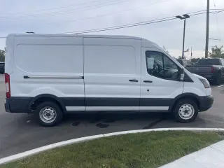 Ford Transit 2019 150 3dr LWB Tech Medium Roof Cargo Van con Puerta Corrediza del Pasajero Lateral