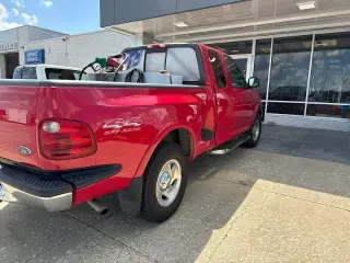 Ford F-150 2000 4dr XLT 4WD Extended Cab Stepside SB