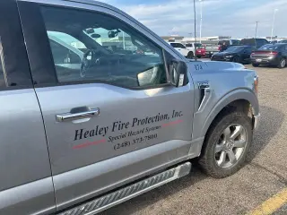 Ford F-150 2022 4x4 XLT 4p SuperCrew 5.5 ft. SB plateado metálico CARFAX de un solo propietario. Limpio CARFAX. 19/24 MPG ciudad/carretera 2022 Ford F-150 XLT 4WD 10-Velocidades Automática 2.7L EcoBoost V6 4WD.