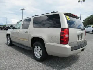 Chevrolet Suburban 2011 4x2 LT 4p SUV