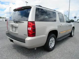 Chevrolet Suburban 2011 4x2 LT 4p SUV