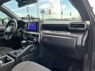Toyota Tacoma 2024 4x2 SR5 4p Doble Cabina 5.0 ft SB